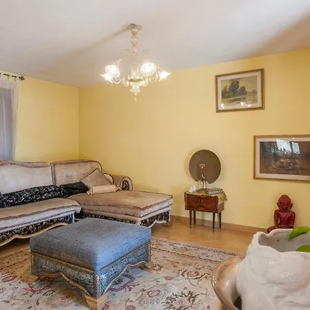 Awesome In Monteccicardo With 4 Bedrooms, Wifi And Outdoor Swimming Pool Сasa de vacaciones Monteciccardo