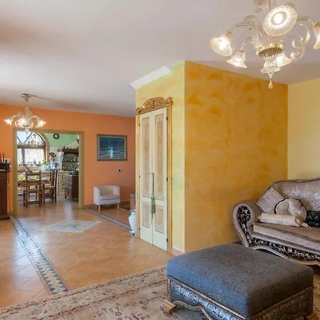 Awesome In Monteccicardo With 4 Bedrooms, Wifi And Outdoor Swimming Pool *