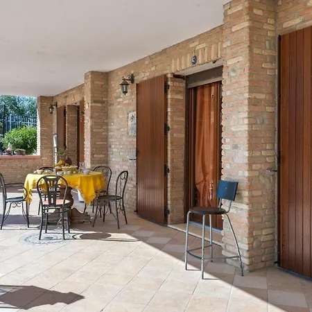 Awesome In Monteccicardo With 4 Bedrooms, Wifi And Outdoor Swimming Pool Сasa de vacaciones *