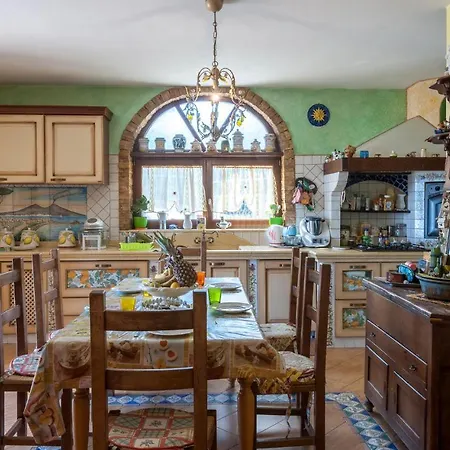 Сasa de vacaciones Awesome In Monteccicardo With 4 Bedrooms, Wifi And Outdoor Swimming Pool *