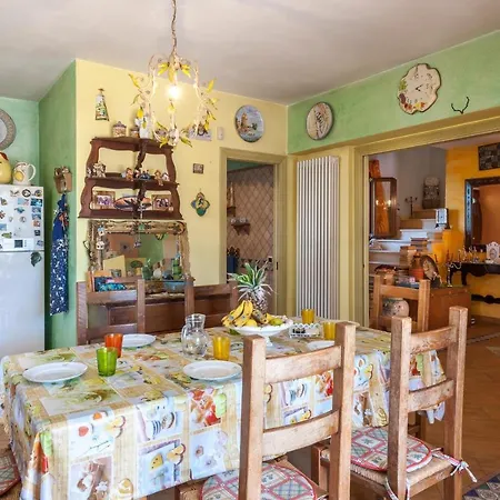 Awesome In Monteccicardo With 4 Bedrooms, Wifi And Outdoor Swimming Pool Сasa de vacaciones Monteciccardo
