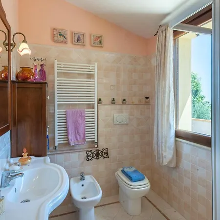 Сasa de vacaciones Awesome In Monteccicardo With 4 Bedrooms, Wifi And Outdoor Swimming Pool Monteciccardo